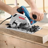 Kép 4/6 - Bosch GKS 55+ GCE kézi körfűrész, 165mm, 1.35kW