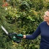 Kép 7/8 - Bosch AdvancedShear 18V-10 akkus fű- és sövénynyíró készlet, 18V (2Ah akkuval és töltővel)