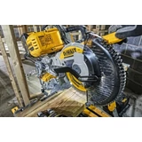 Kép 4/5 - DeWalt DCS727T2 XR akkus gérfűrész, 54V, 250mm (2db 6.0Ah akkuval és töltővel)