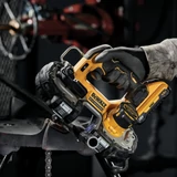 Kép 3/3 - DeWalt DCS377NT Akkus szalagfűrész 18V (akku és töltő nélkül)