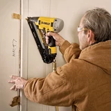 Kép 3/3 - DeWalt DPN1564APP levegős szögbelövő, 32-64mm, 4.9-8.3bar