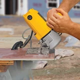 Kép 4/5 - DeWalt DWC410 vizes csempevágó, kézi, 1.3kW, 110mm