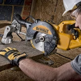 Kép 6/6 - DeWalt DWS773 gérfűrész, 1.3kW, 216mm