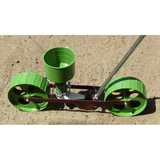 Kép 2/5 - R4 mini farmer rezgőnyelves vetőgép (sorkerekes, nyéllel)
