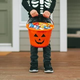 Kép 2/2 - Family Halloween műanyag vödör, tök, 20x15cm
