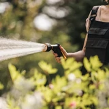 Kép 8/10 - Fiskars Comfort locsolópisztoly, 3-funkciós, markolatvezérlésű