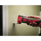Kép 5/6 - Milwaukee M18 BMT-421C akkus multitool 1x2.0Ah+1x4.0Ah akkuval és töltővel