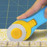 Kép 2/3 - Olfa RTY-2C/Aqua textilkés, kék, 45mm 