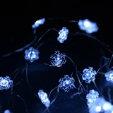 Kép 2/5 - Tündérfény hópehellyel, hideg fehér, ezüst kábel, 20LED, 2m