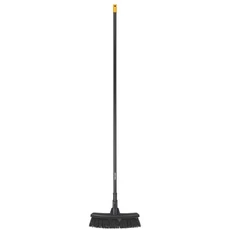 Fiskars Solid univerzális kültéri seprű nyéllel, M
