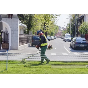 Így öltözz fel biztonságosan, ha fűkaszával vágod a füvet!