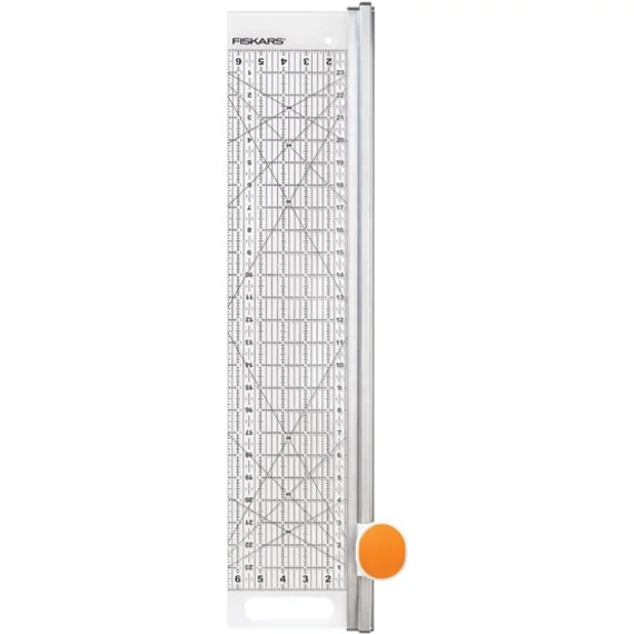 Fiskars görgős vágóasztal, vonalzó funkcióval
